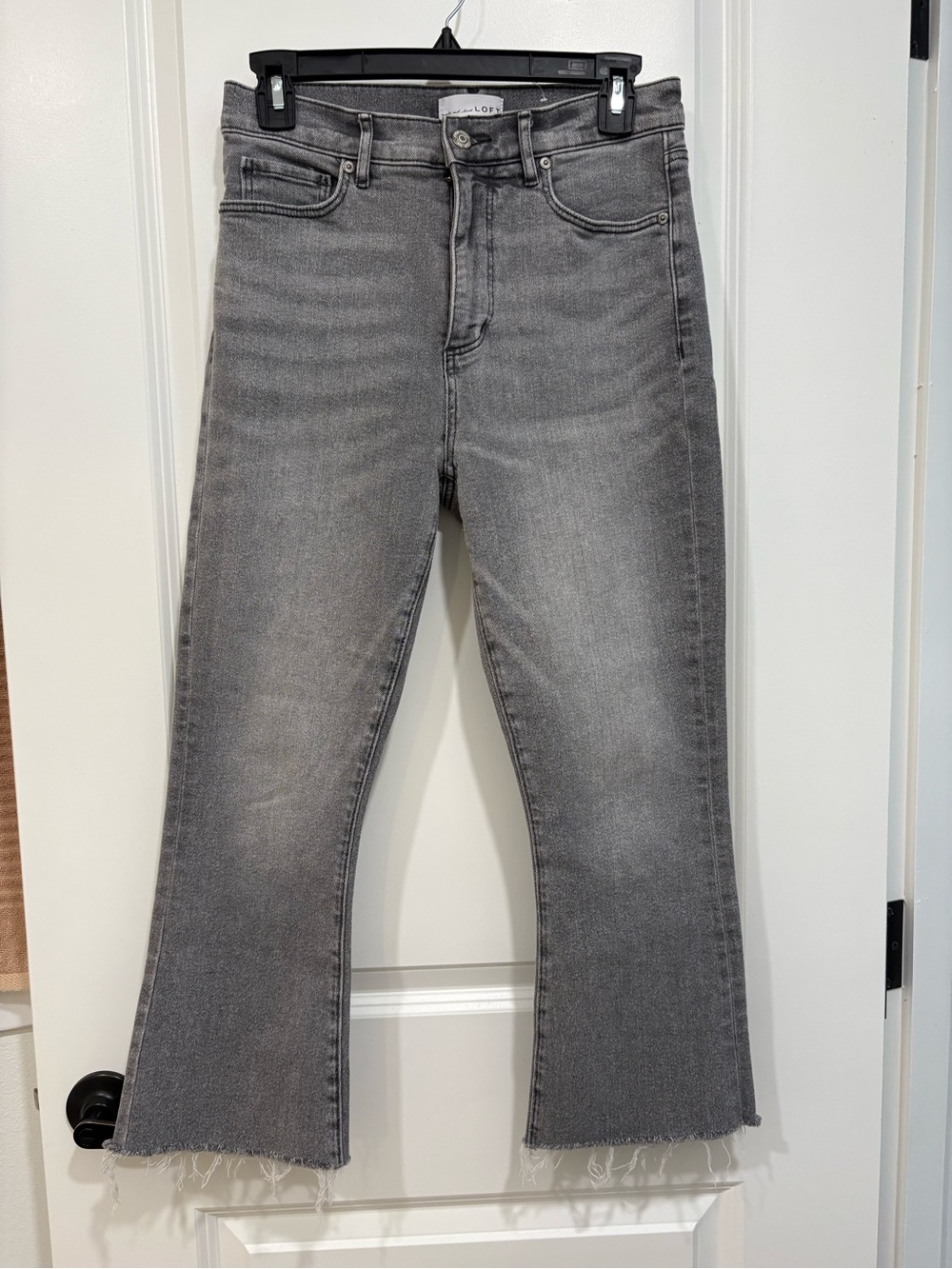Loft The Kick Crop Gray Stretch Flare Leg Raw Hem Cropped Jeans Women’s 4/27